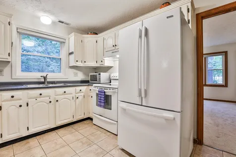 7a Kingston Way Hudson NH 03051