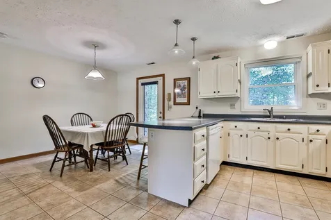 7a Kingston Way Hudson NH 03051