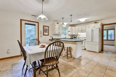 7a Kingston Way Hudson NH 03051
