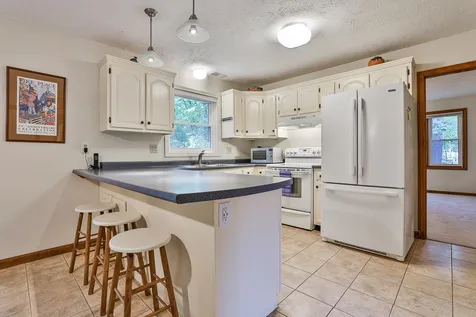 7a Kingston Way Hudson NH 03051