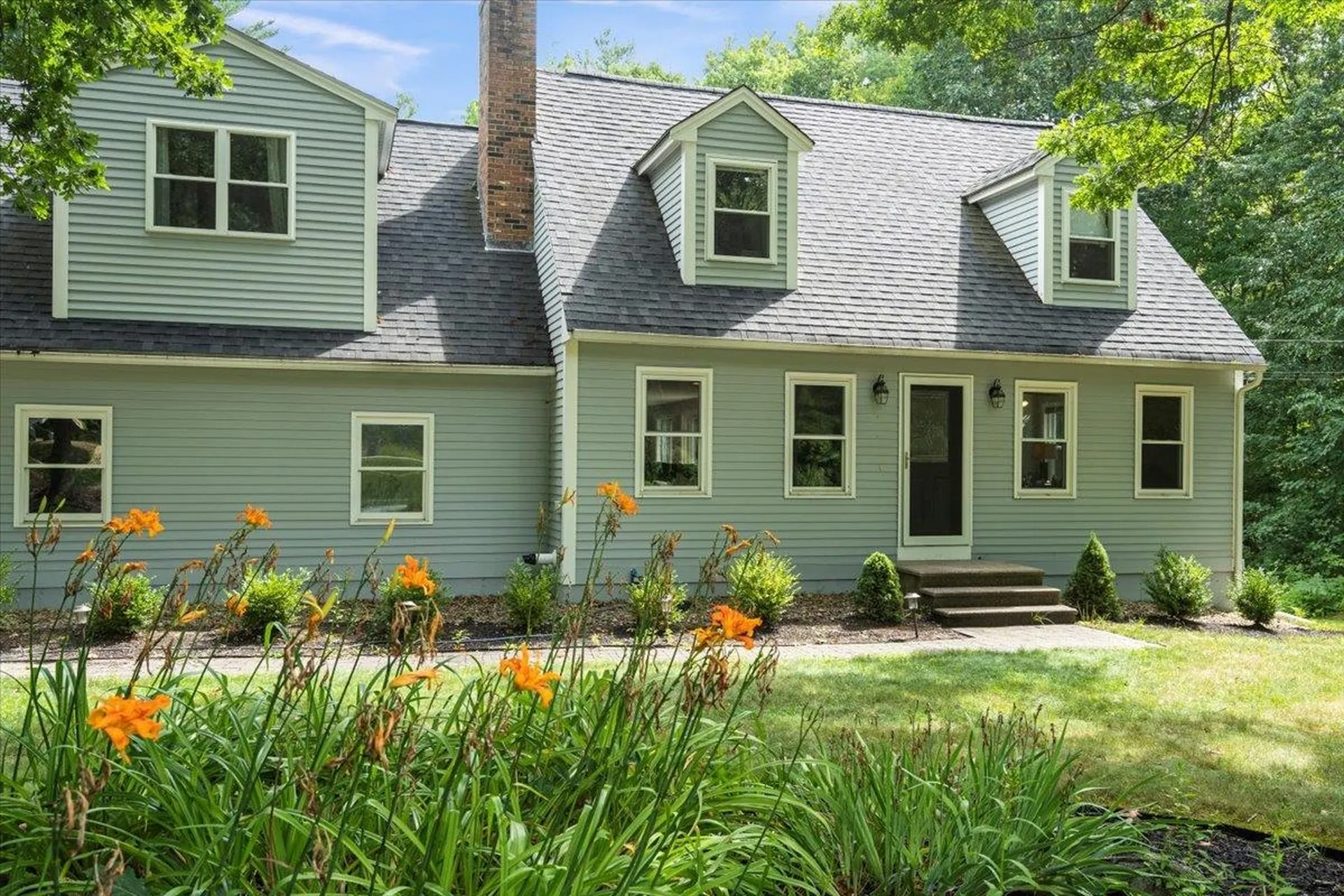 18 Helen Drive Hooksett NH 03106