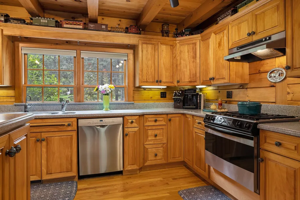 40 Pine Mountain Road York ME 03902