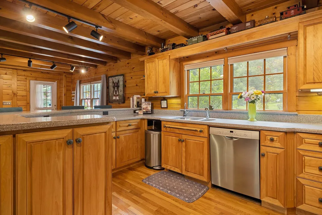 40 Pine Mountain Road York ME 03902