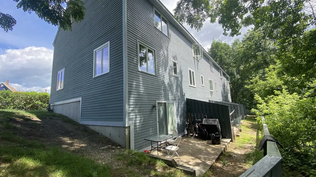 20 Auclair Avenue Manchester NH 03102