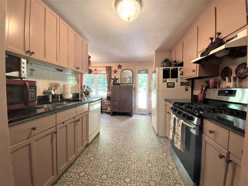 10 Monarch Lane Claremont NH 03743