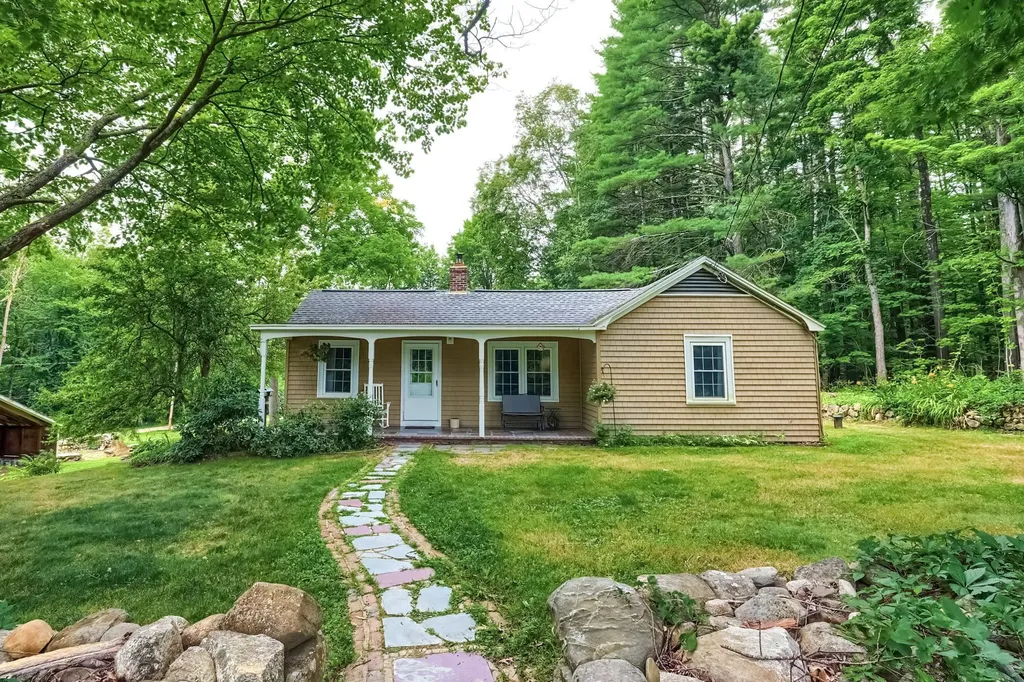 47 Merrill Road Goffstown NH 03045