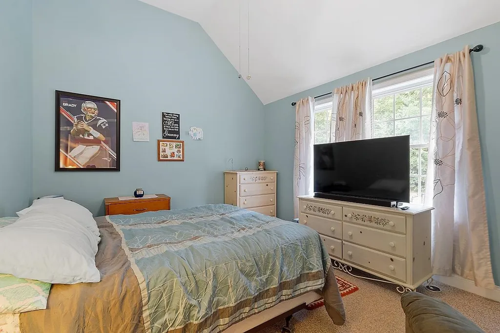 22 Phillips Pond Drive Sandown NH 03873