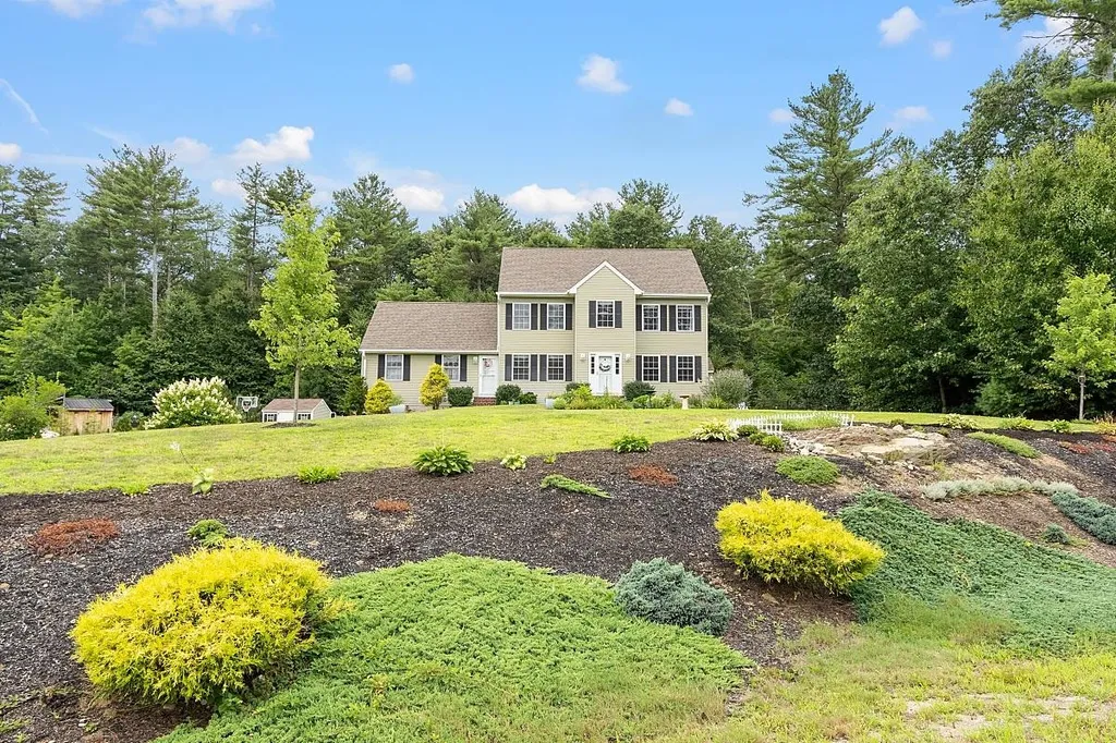 22 Phillips Pond Drive Sandown NH 03873
