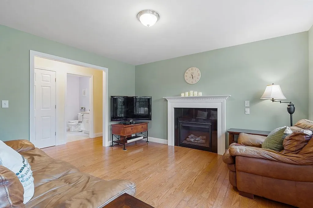 22 Phillips Pond Drive Sandown NH 03873