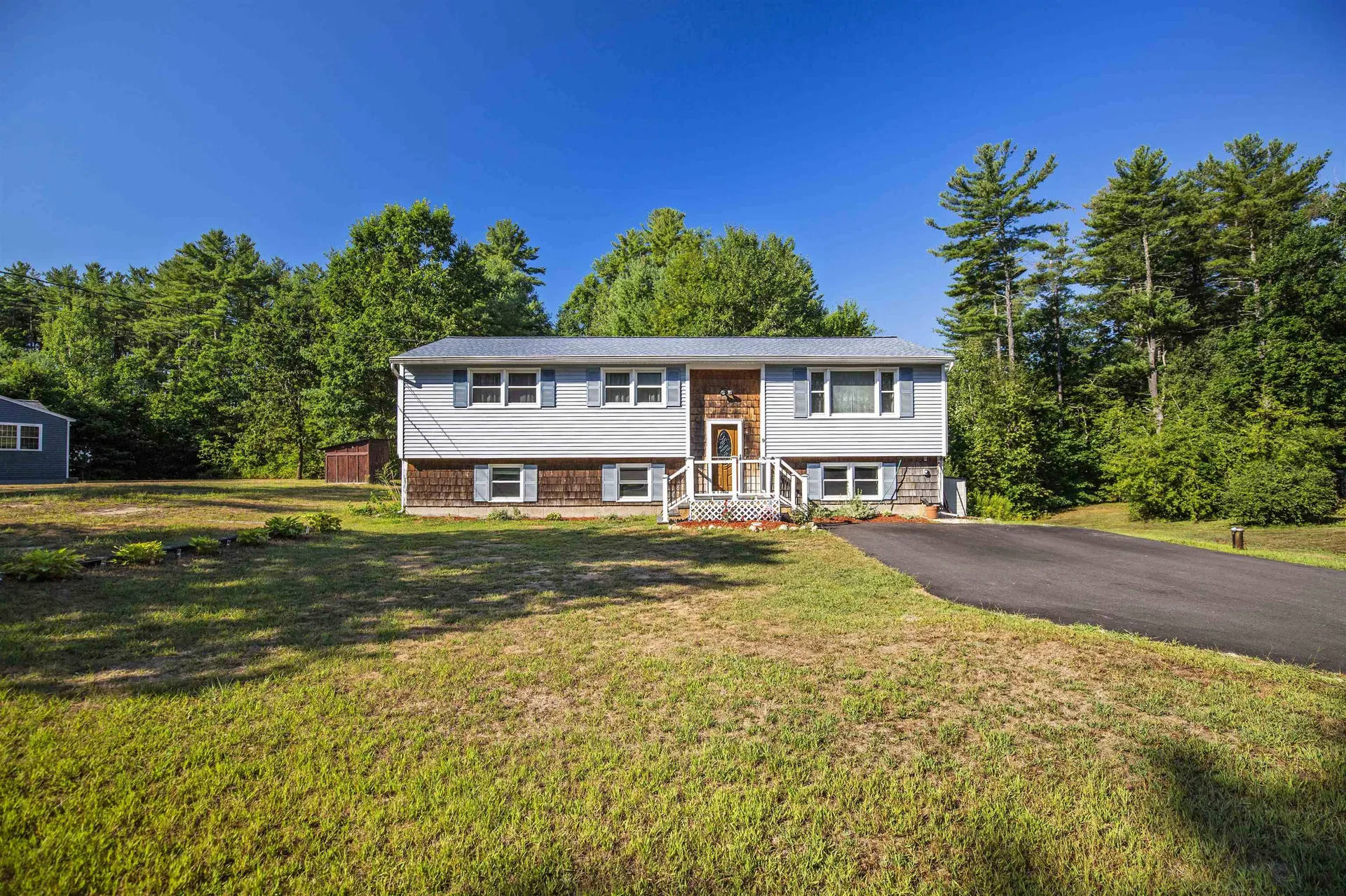 9 Meadow Drive Londonderry NH 03053