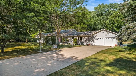 16 Meadowbrook Road Derry NH 03038