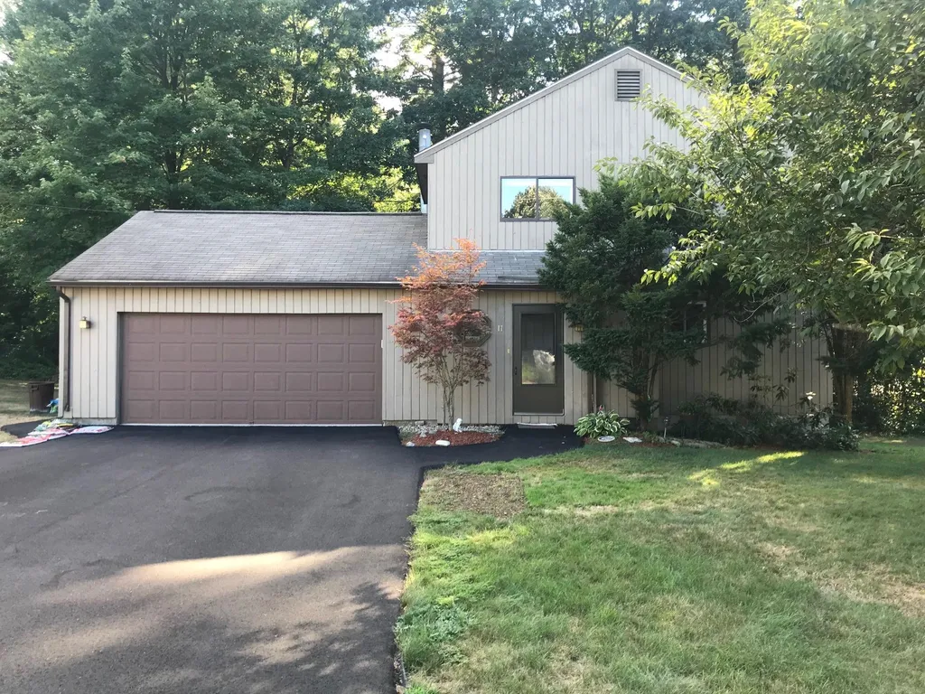 17 Cimmarron Drive Nashua NH 03062
