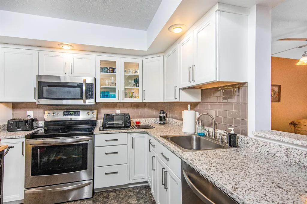 53 Kim Lane Milton VT 05468