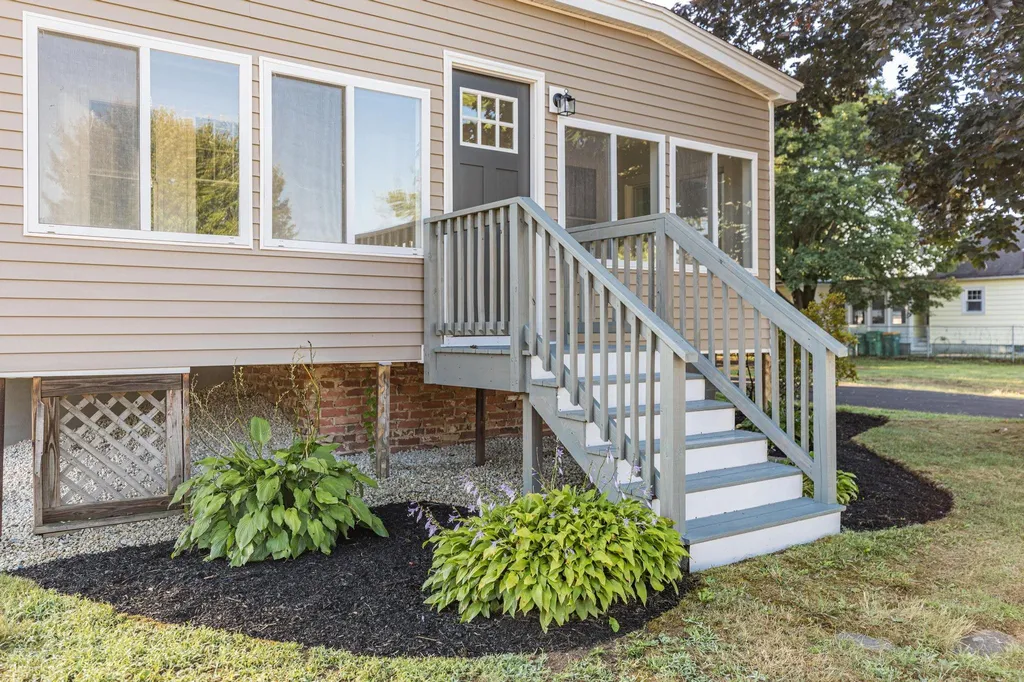 90 Maple Street Rochester NH 03867
