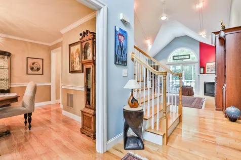 16 Smithfield Terrace Nashua NH 03064