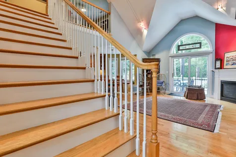 16 Smithfield Terrace Nashua NH 03064