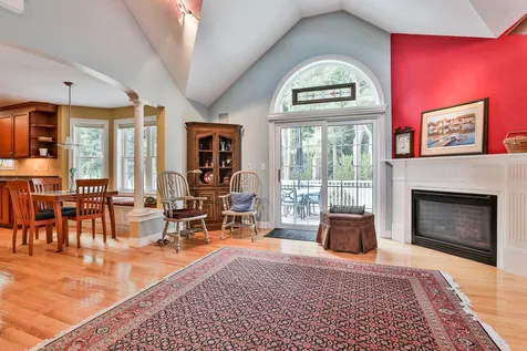 16 Smithfield Terrace Nashua NH 03064