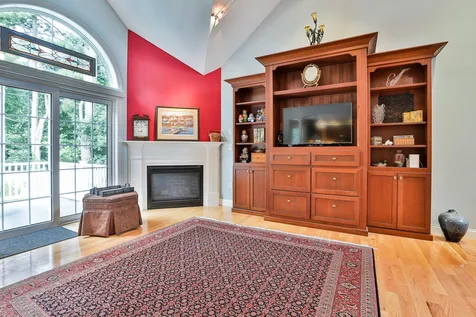 16 Smithfield Terrace Nashua NH 03064