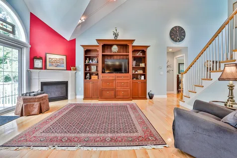 16 Smithfield Terrace Nashua NH 03064