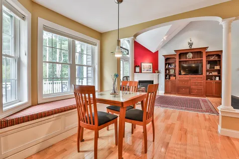 16 Smithfield Terrace Nashua NH 03064