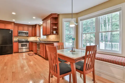 16 Smithfield Terrace Nashua NH 03064