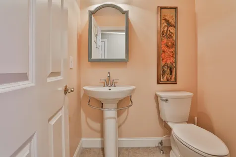 16 Smithfield Terrace Nashua NH 03064