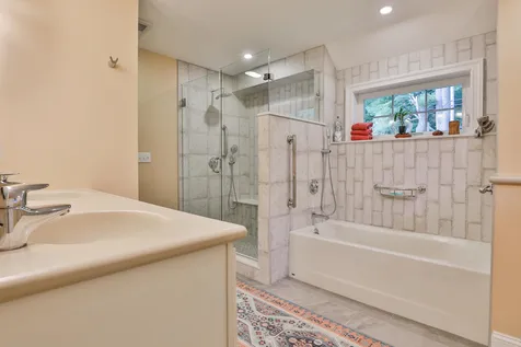 16 Smithfield Terrace Nashua NH 03064