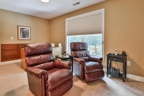 16 Smithfield Terrace Nashua NH 03064