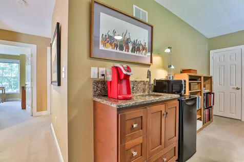 16 Smithfield Terrace Nashua NH 03064