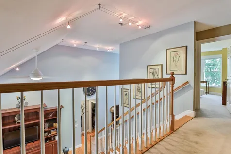 16 Smithfield Terrace Nashua NH 03064