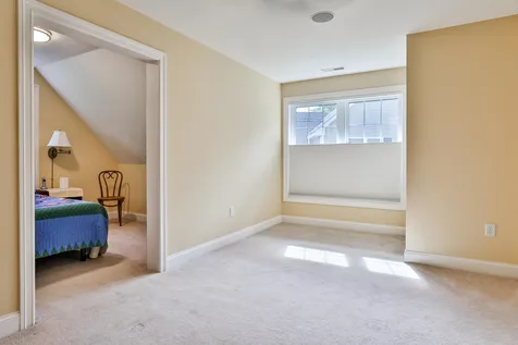 16 Smithfield Terrace Nashua NH 03064