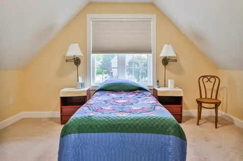 16 Smithfield Terrace Nashua NH 03064