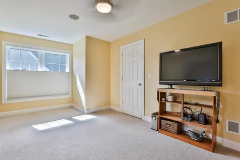 16 Smithfield Terrace Nashua NH 03064