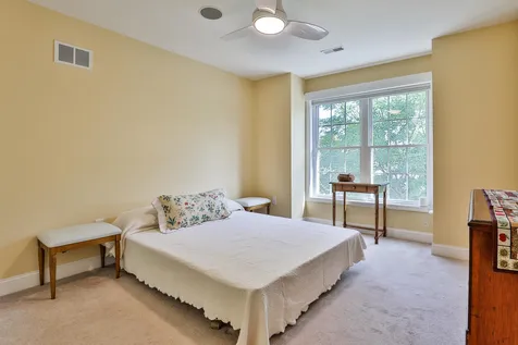 16 Smithfield Terrace Nashua NH 03064