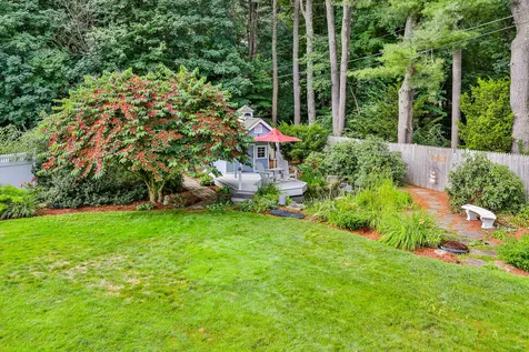 16 Smithfield Terrace Nashua NH 03064