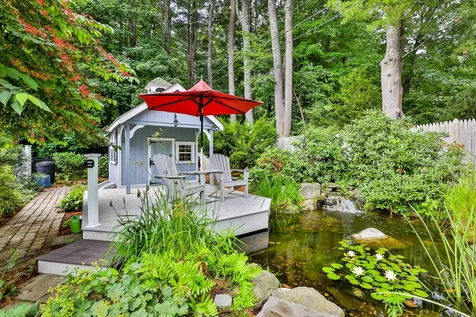 16 Smithfield Terrace Nashua NH 03064