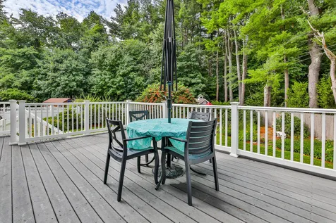 16 Smithfield Terrace Nashua NH 03064