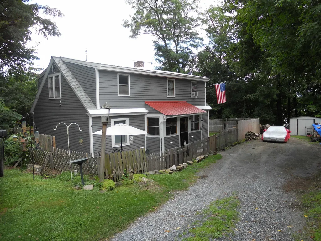 10 Charles Street Claremont NH 03743