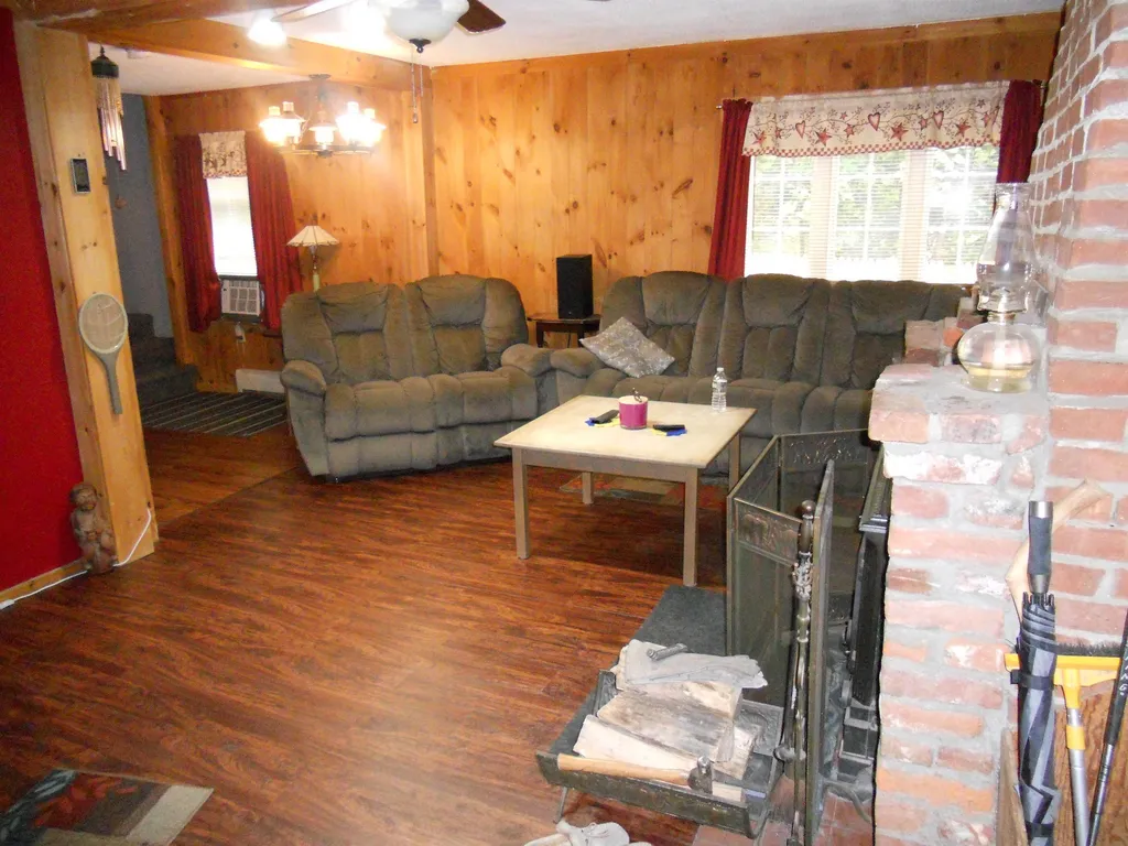 10 Charles Street Claremont NH 03743