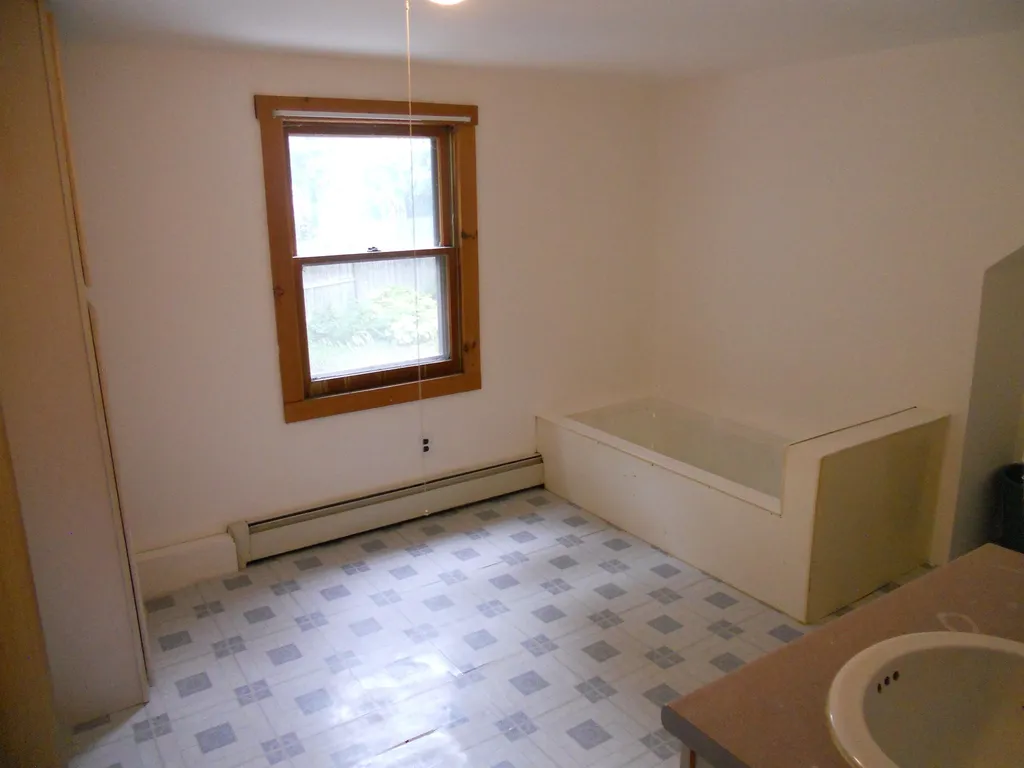 10 Charles Street Claremont NH 03743