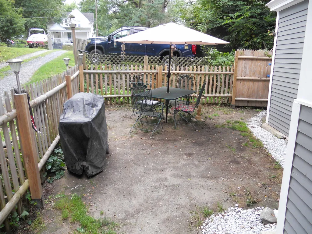 10 Charles Street Claremont NH 03743