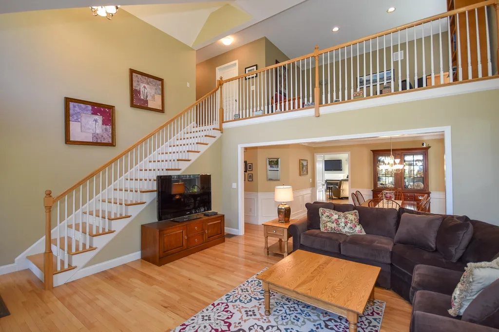 25 Emerald Lane Dover NH 03820