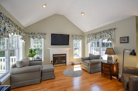 25 Emerald Lane Dover NH 03820