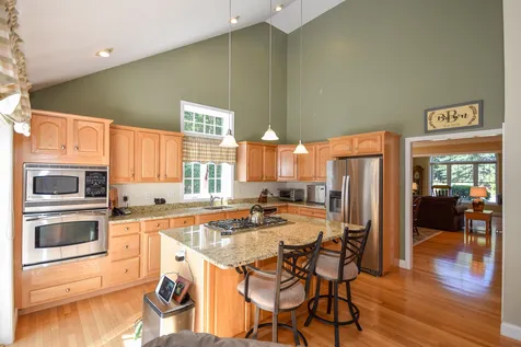 25 Emerald Lane Dover NH 03820