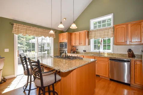 25 Emerald Lane Dover NH 03820
