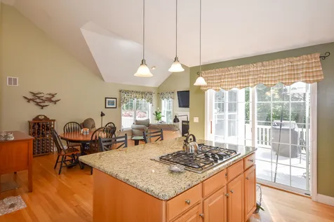 25 Emerald Lane Dover NH 03820