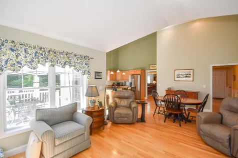 25 Emerald Lane Dover NH 03820