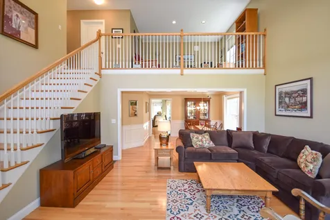 25 Emerald Lane Dover NH 03820