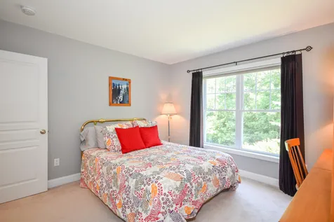 25 Emerald Lane Dover NH 03820