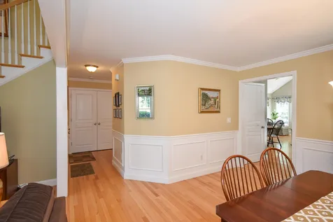 25 Emerald Lane Dover NH 03820